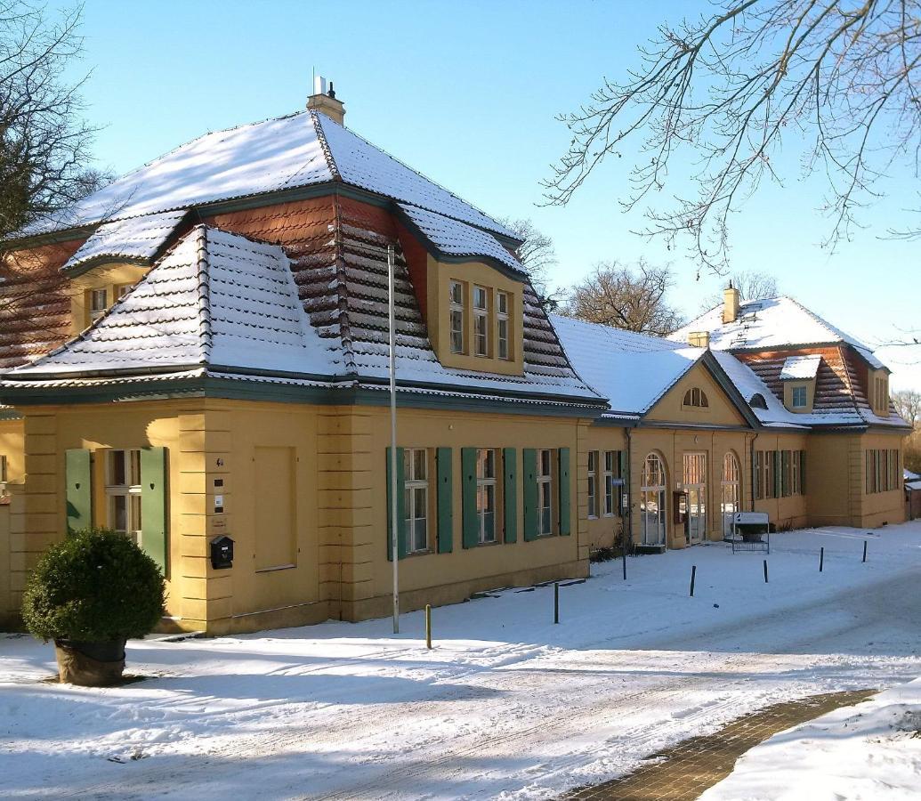 Kavaliershaus Krumke - Gaestehaus Im Schlosspark - Schluesselbox - Kein Tv Hotel Exterior photo
